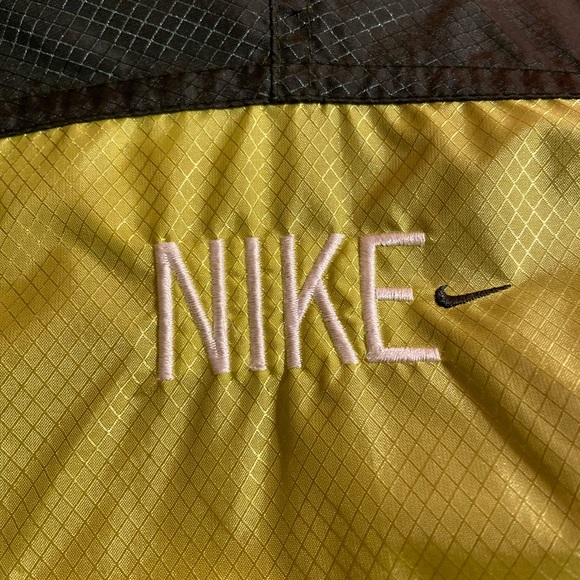 Nike Wind Breaker - Picture 10 of 11